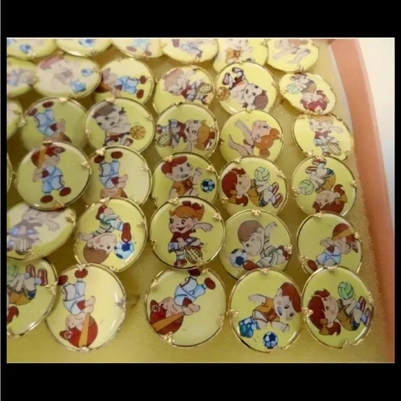 VINTAGE KIDS SPORTS RINGS WITH DISPLAY New 72pc lt1013a FASHION VINTAGE 1960/70s